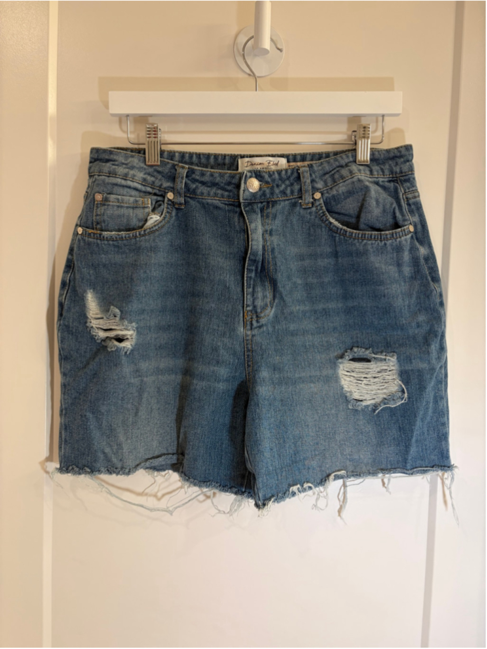 Denim Boulevard Los Angeles Distressed Jean Shorts Raw Hem Size 13